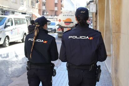 Agentes de la Policía Nacional, en marzo de 2022.