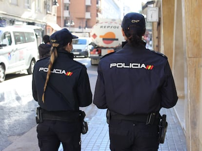 Agentes de la Policía Nacional, en marzo de 2022.