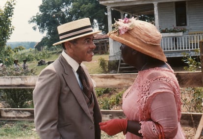Willard E. Pugh y Oprah Winfrey en 'El color púrpura'. 