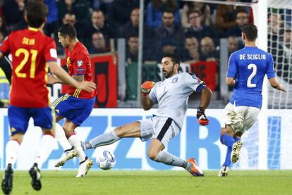 Vitolo marca gol para la selección de España.