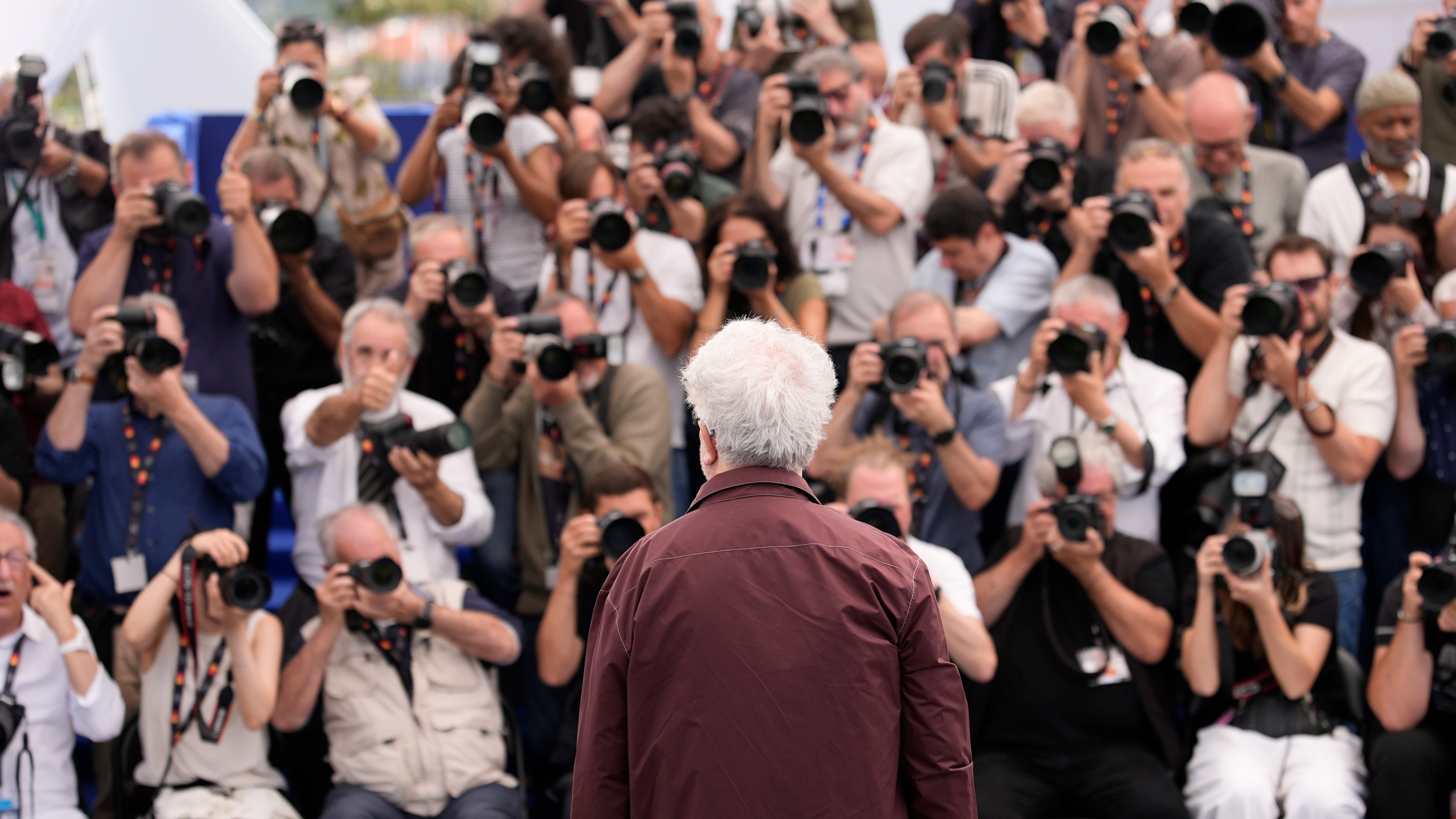 Pedro Almodóvar, en Cannes: “Estoy harto de mí mismo. Estoy buscando alguien con quien escribir, que me traiga nuevos mundos”