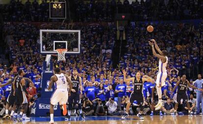 Durant lanza una canasta decisiva con 12,5 segundos para el final.