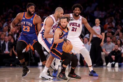 Jalen Brunson, de los New York Knicks, con el balón durante un lance del partido de este jueves.