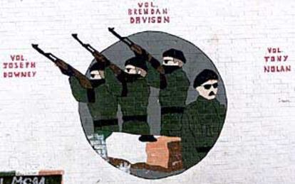 Un mural dedicado al IRA en la zona sur de Belfast, la capital de Irlanda del Norte.