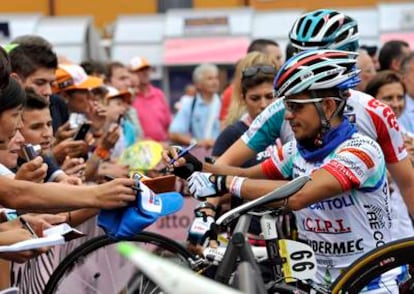 José Rujano, antes de tomar la salida en la 18ª etapa del Giro.