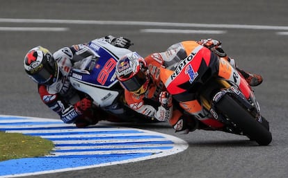 Casey Stoner, seguido por Jorge Lorenzo durante la carrera.