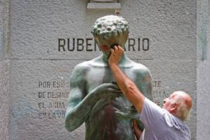 Monumento a Ruben Darío no Parque Florestal de Santiago