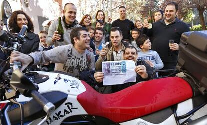 Una pe&ntilde;a motorista de Valencia ha sido agraciada con 1.300.000 euros del sorteo de la loter&iacute;a de Navidad. 