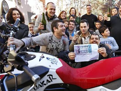 Una pe&ntilde;a motorista de Valencia ha sido agraciada con 1.300.000 euros del sorteo de la loter&iacute;a de Navidad. 