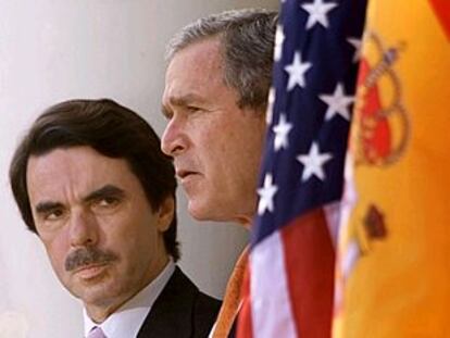 Aznar y Bush, durante la rueda de prensa posterior a su encuentro en la Casa Blanca.