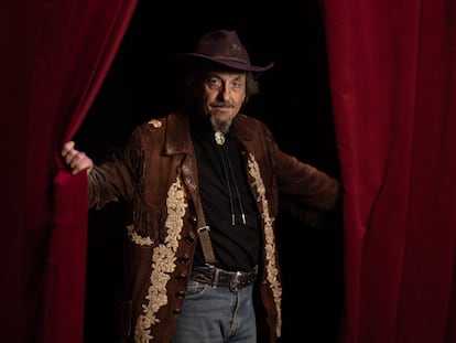 El actor Ramón Madaula, caracterizado de Buffalo Bill, en el Teatro Goya de Barcelona, este lunes.