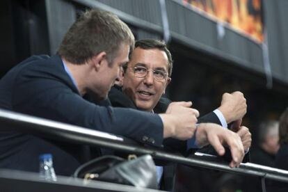 José Luis Bilbao presenció el partido ante el CAI junto al presidente del Uuxe, Predrag Savovic.