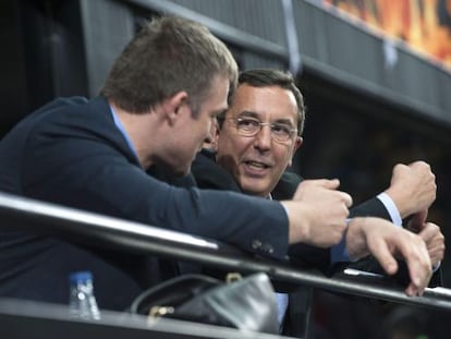 José Luis Bilbao presenció el partido ante el CAI junto al presidente del Uuxe, Predrag Savovic.