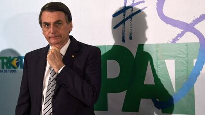Bolsonaro na coletiva de imprensa onde anunciou que tem a intenção de concorrer à presidência.