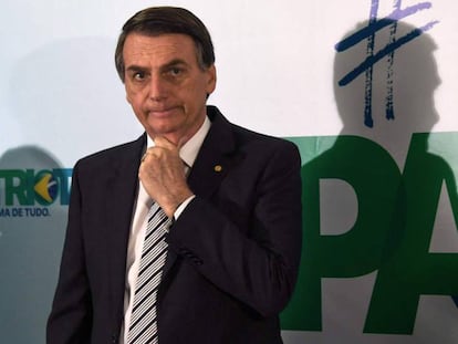 Bolsonaro na coletiva de imprensa onde anunciou que tem a intenção de concorrer à presidência.