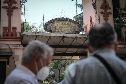 La Colonia de la Prensa del distrito de Carabanchel debe su fundación a un grupo de profesionales del periodismo y de las letras denominado Los cincuenta. Constituidos en cooperativa y de estilo art-decó, iniciaron en 1910 la construcción de este singular conjunto arquitectónico, con 39 hoteles y 17 parcelas sin edificar.