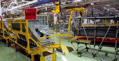 Fábrica de Citroën de Vigo, paralizada y sin fecha de nueva apertura.