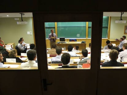 Clase de un máster en el IESE Business School en Madrid.