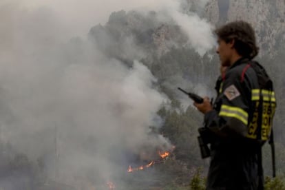 El fuego avanza en el t&eacute;rmino de Bej&iacute;s.