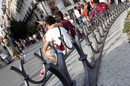 Pinchos con forma de corona de espinas retirados de la fuente de la Puerta del Sol.