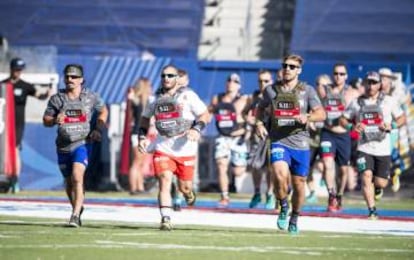 Mat Fraser junto a sus rivales durante una de las pruebas de los Reebok Crossfit Games 2016.