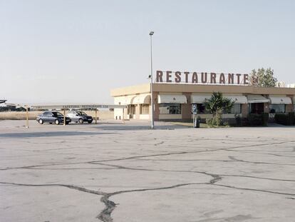 Restaurante 134. Autovía A-5, km 134. Toledo, España, 2016.