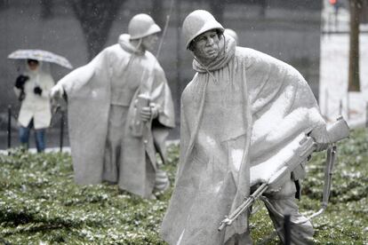 Estatuas en el memorial en homenaje a los veteranos de la guerra de Corea, en Washington.