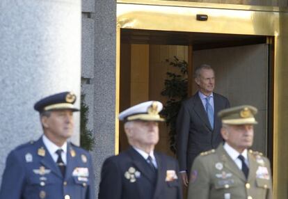 El ministro de Defensa, Pedro Morenés, detrás de los jefes del Estado Mayor del Aire, José Jiménez; de la Armada, Manuel Rebollo, y del Ejército, Fulgencio Coll.