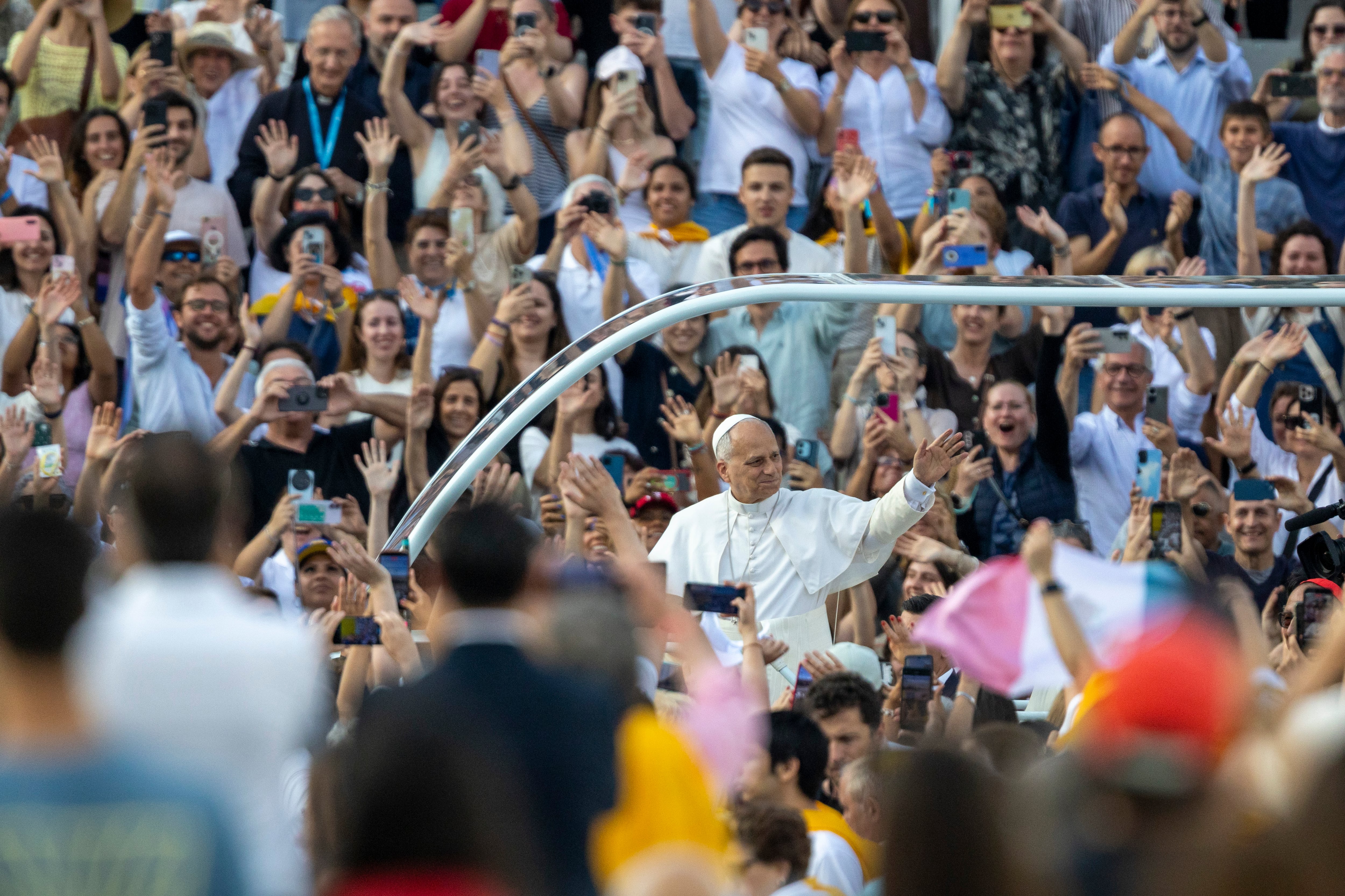 El papa León XIV llama en Barcelona a abordar los "feminicidios" y a que la sanidad priorice la salud mental