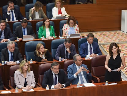 La presidenta de la Comunidad de Madrid, Isabel Díaz Ayuso, interviene en un pleno de la Asamblea, en septiembre.