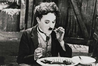 Charles Chaplin en una escena de 'La quimera del oro'.