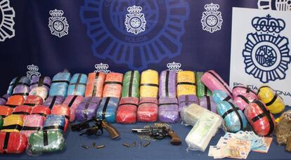Material intervenido a los ocho detenidos en Cádiz.