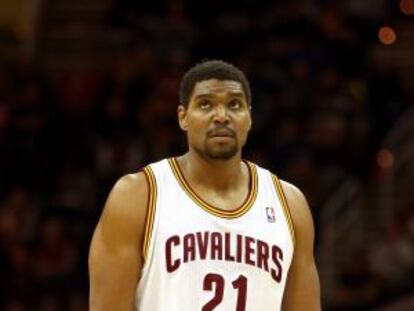 Andrew Bynum, durante un partido con Cleveland