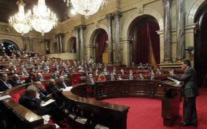 Mas se dirige al Parlamento catalán.