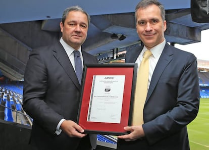 Tino Fernández, presidente del Deportivo de la Coruña, y Rafael García Meiro, director general de AENOR.