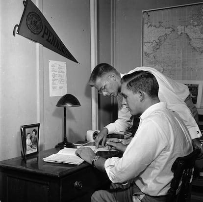 Dos compañeros de piso en la universidad Pennington (Estados Unidos) en 1955.