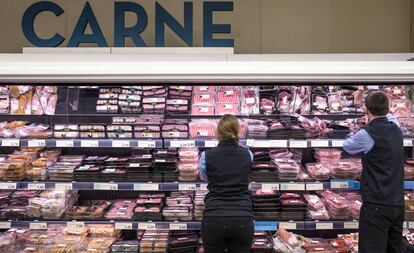 Sección de productos cárnicos en un supermercado de Madrid.