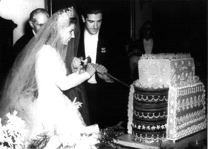 Boda de la duquesa de Alba, Cayetana Fitz-James Stuart, con Luis Martínez de Irujo en octubre de 1947.