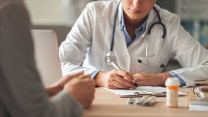 ¿Me escucha realmente mi médico mientras toma nota? El sistema que fomenta la atención plena en consulta