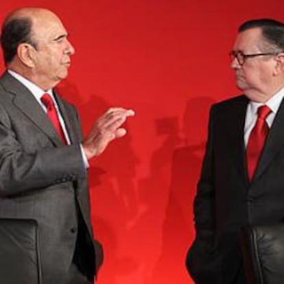 Emilio Botín conversa con Alfredo Sáenz.