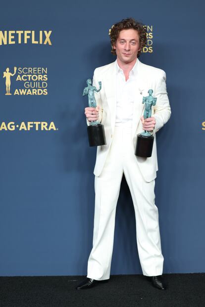 Jeremy Allen White se llevó dos premios del sindicato de actores: a mejor actor en una serie comedia y a mejor elenco por su trabajo en 'The Bear'. Vistió de riguroso blanco, de Saint Laurent.