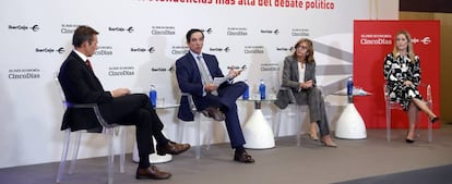 Luis Miguel Carrasco, director del Grupo Financiero Ibercaja; Ángel Martínez-Aldama, presidente de Inverco; Mirenchu del Valle, secretaria general de Unespa; y Francisca Gómez-Jover, subdirectora general de Organización, Estudios y Previsión Social Complementaria de la DGSFP.