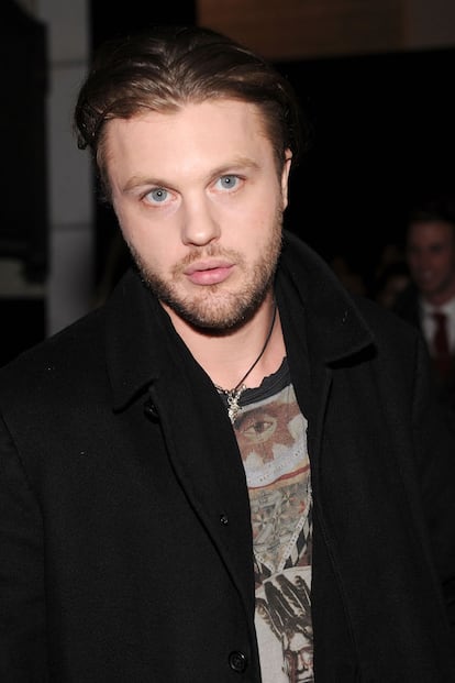 El (anteriormente muy sexy y ahora bastante estropeado) actor Michael Pitt fue testigo del desfile de Marc Jacobs.