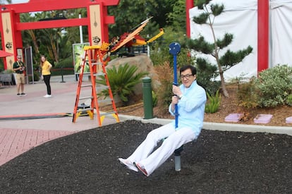 El actor Jackie Chan se divierte durante una conferencia en Legoland (California). Fue el pasado 14 de septiembre.