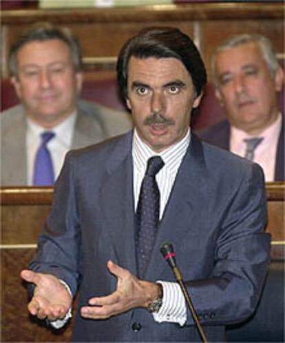 El presidente del Gobierno, José María Aznar, en su intervención en el Congreso de los Diputados.