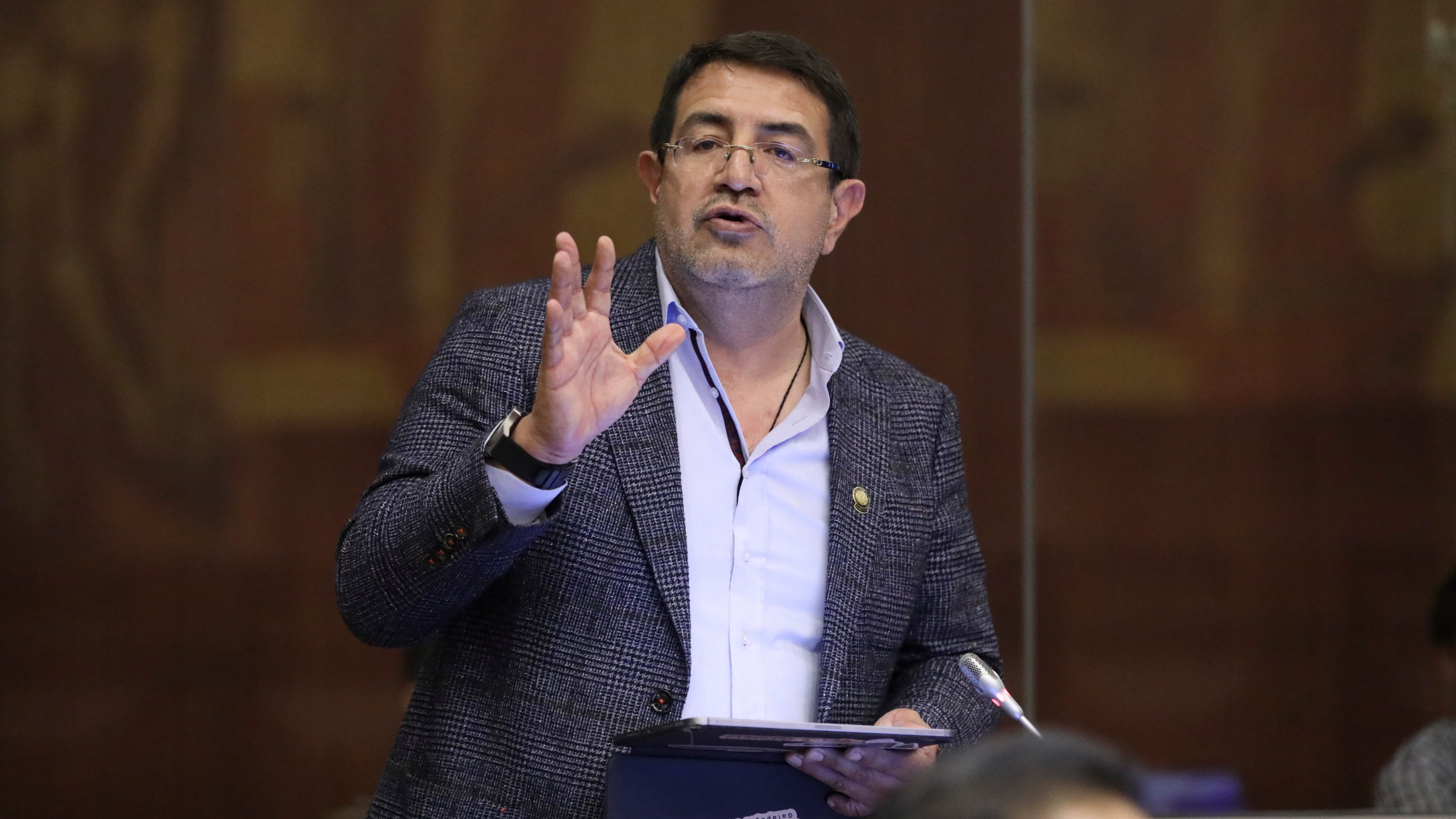 Denunciado por violar a una niña un legislador correísta que propuso bajar la edad de consentimiento en Ecuador
