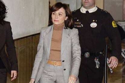 Maite Areal, esposa de Jaume Matas, entrando en el juzgado de Palma que instruye el caso.