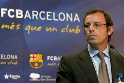 Sandro Rosell, president of Barcelona, at the press conference.