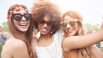 Los accesorios para el pelo son perfectos para festivales, celebraciones y fiestas. GETTY IMAGES.