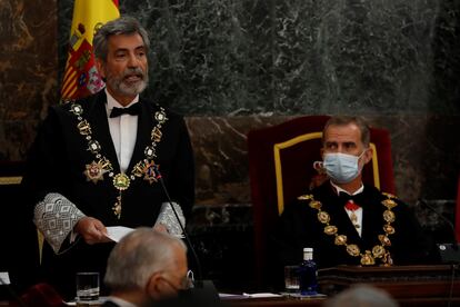 El presidente del CGPJ, Carlos Lesmes, en presencia del rey Felipe VI, en el acto de inauguración del año judicial en Madrid en 2020.